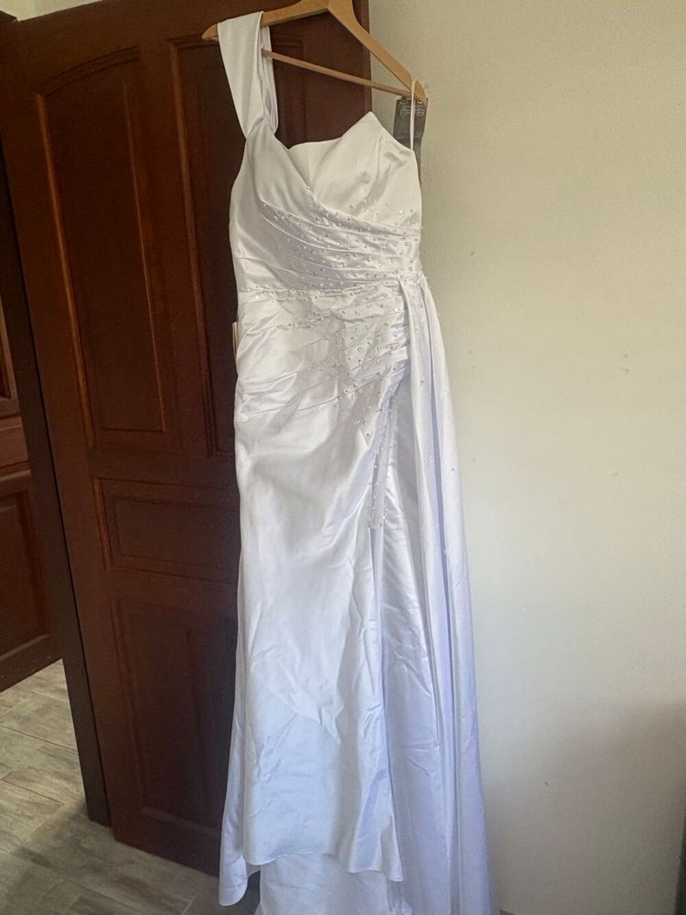 Robe blanche de mari&eacute;e Vêtements