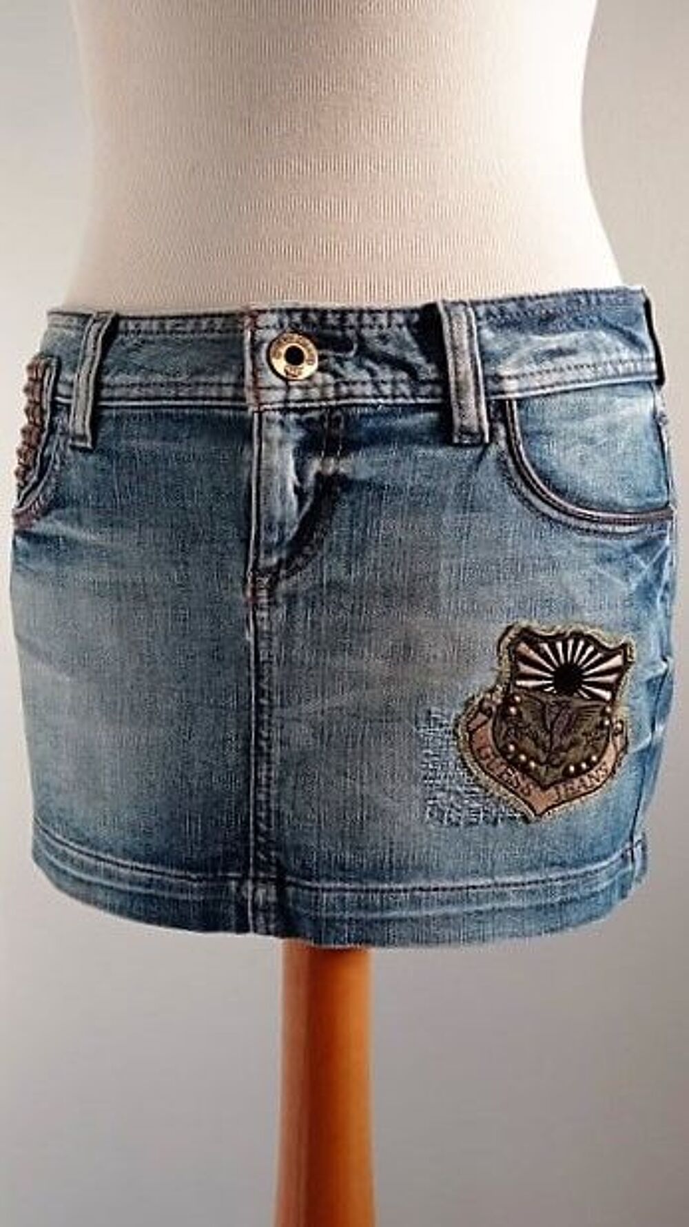 Jupe Jean GUESS Taille 27 V�tements