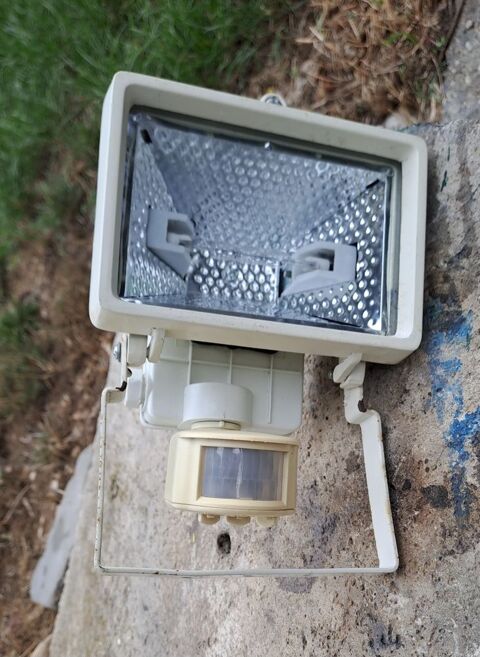 Projecteur halog�ne avec d�tecteur de mouvement 10 Gex (01)