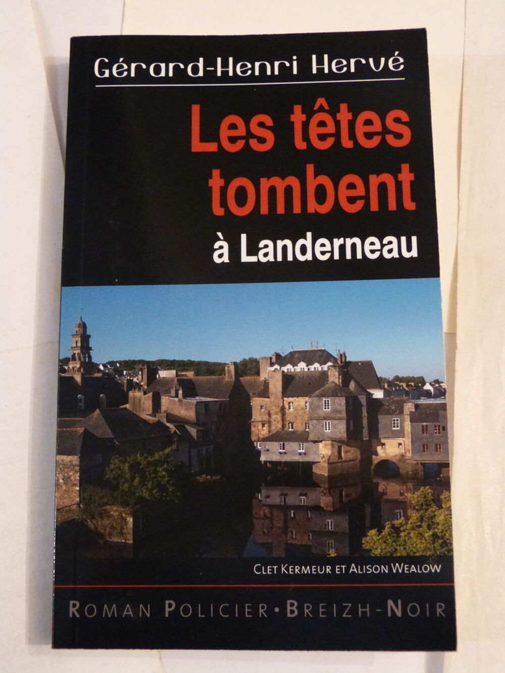 LES TETES TOMBENT A LANDERNEAU roman policier BREIZH NOIR Livres et BD