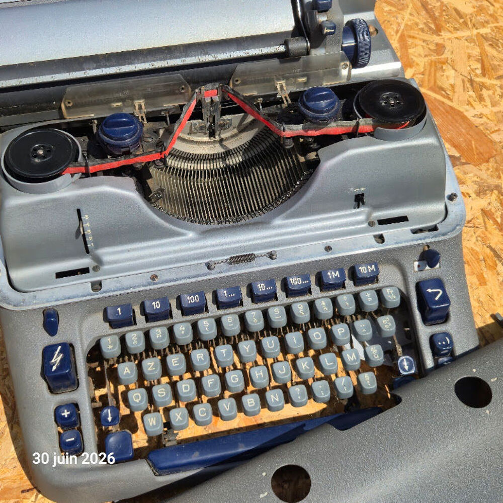 Ancienne machine &agrave; &eacute;crire Japy des ann&eacute;es 50-60 , &eacute;colo, pas 