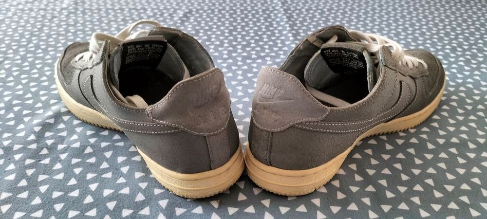 BASKETS NIKE AIR TAILLE 40 Chaussures