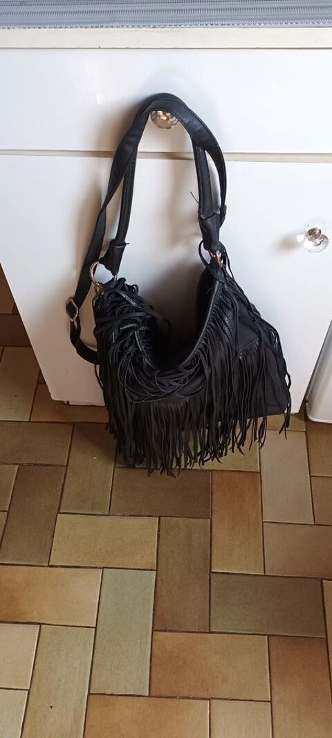 sac en cuir noir frange bandoullire 2  5 Montregard (43)