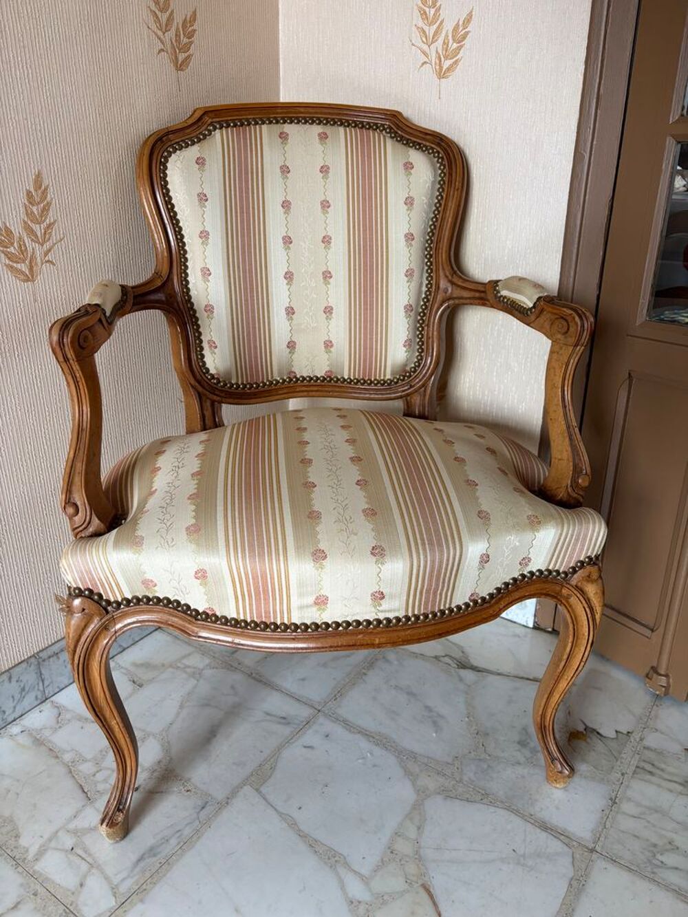 Fauteuil ancien de style classique Meubles