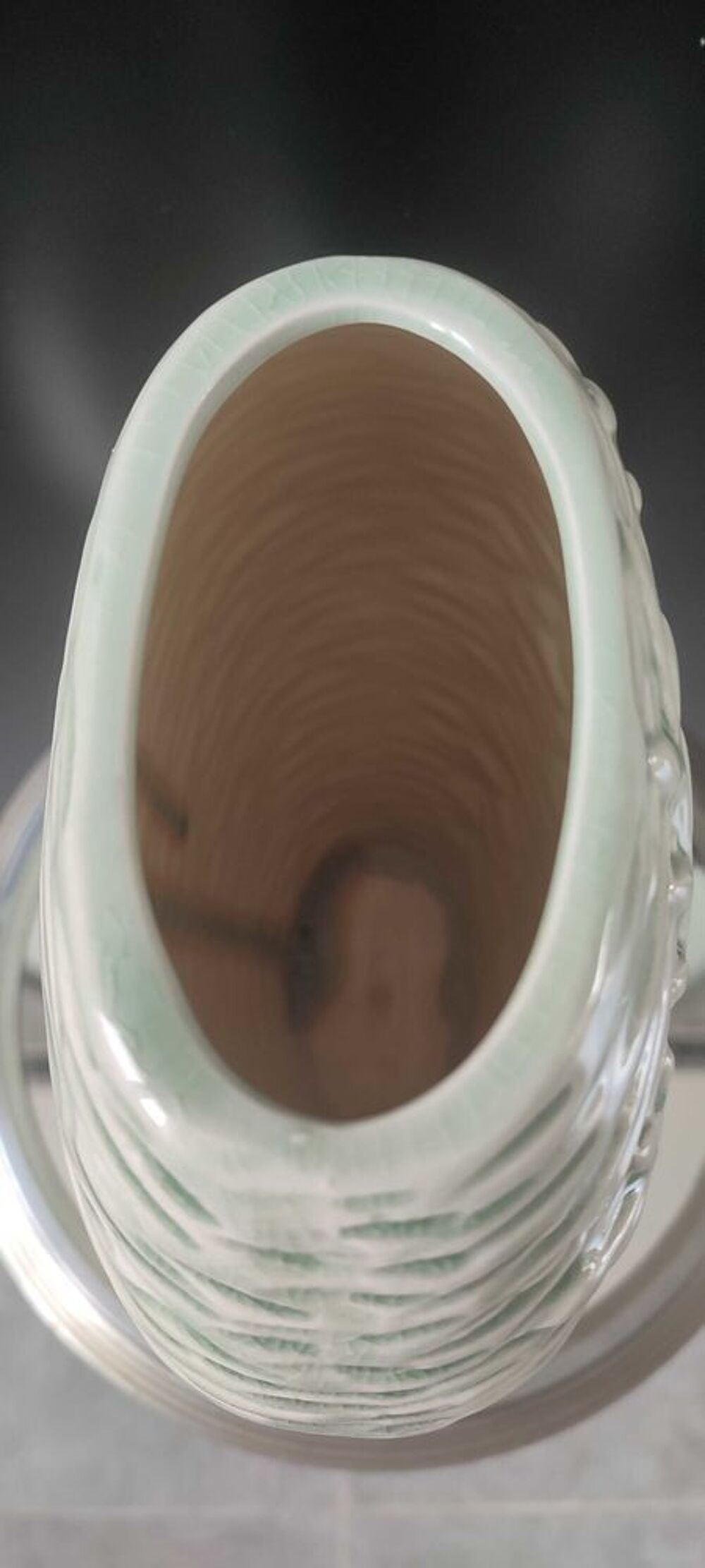 Vase en c&eacute;ramique craquel&eacute;e ann&eacute;es 80-90 d&eacute;cor v&eacute;g&eacute;tal 