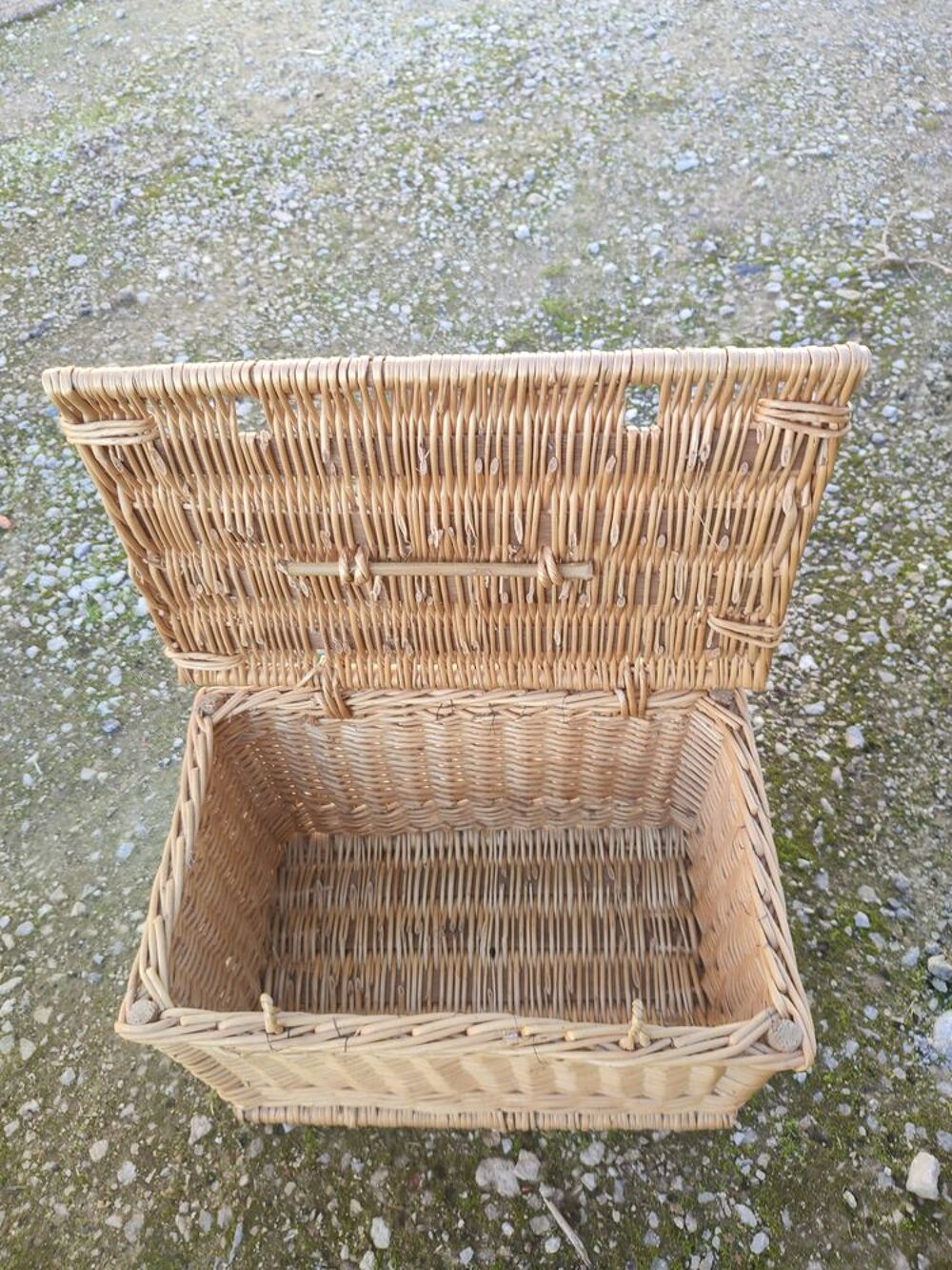 3 paniers en osier, 10 euros chaque Meubles