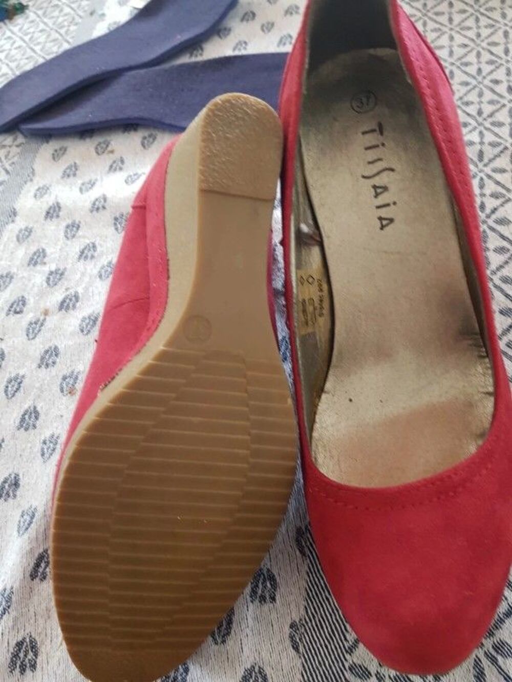 Escarpin velours rouge taille 37 neuve marque tissaia talon Chaussures