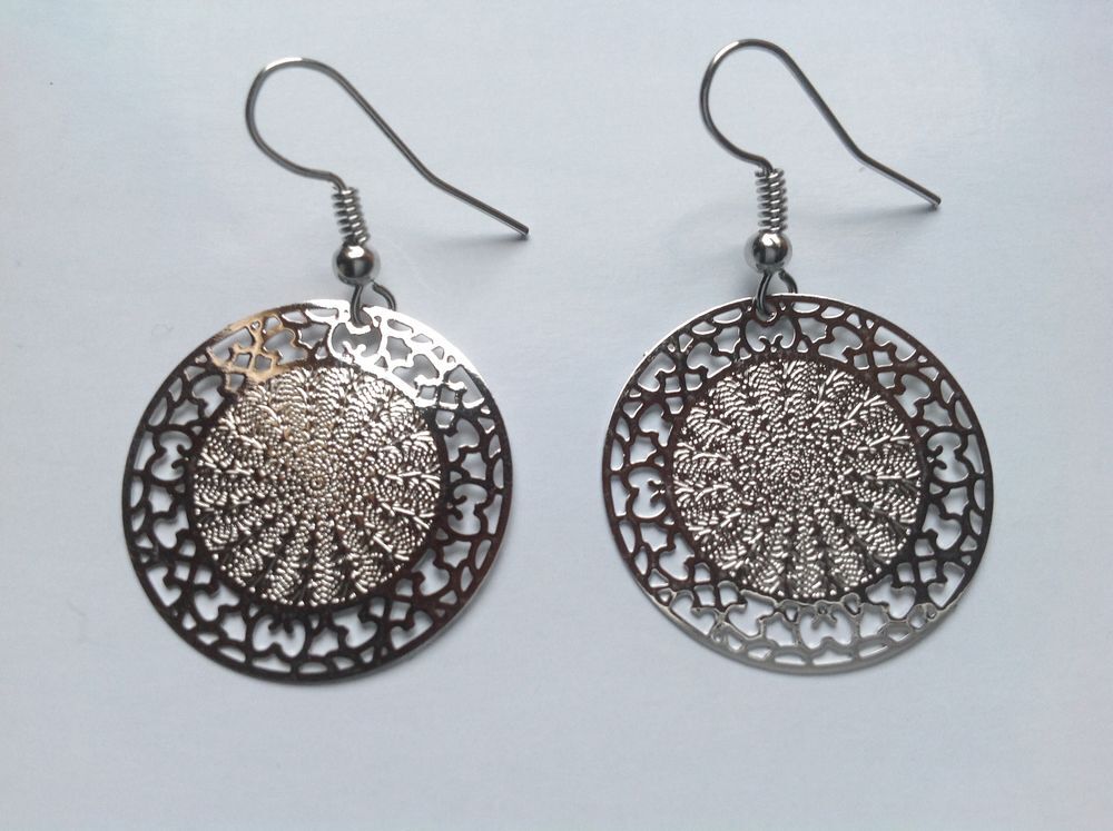 BOUCLES OREILLES ARGENT&Eacute; SOLEIL ARABESQUE Envoi Possible
Bijoux et montres