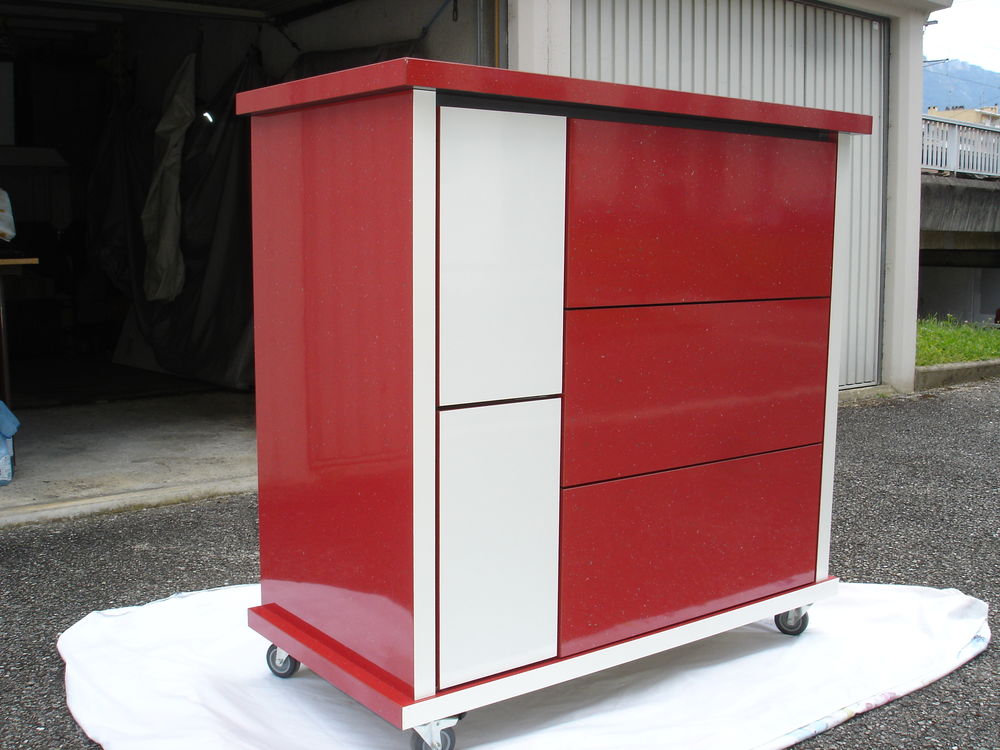Tr&egrave;s joli MEUBLE en Bois agglo particules HDF Haute densit&eacute;. Meubles