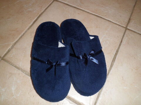 chausson bleu marine
taille 37
neuf 7 Saint-Ch�ron (91)