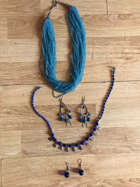 Lot de colliers et boucles d'oreilles 17 Le Vigan (30)