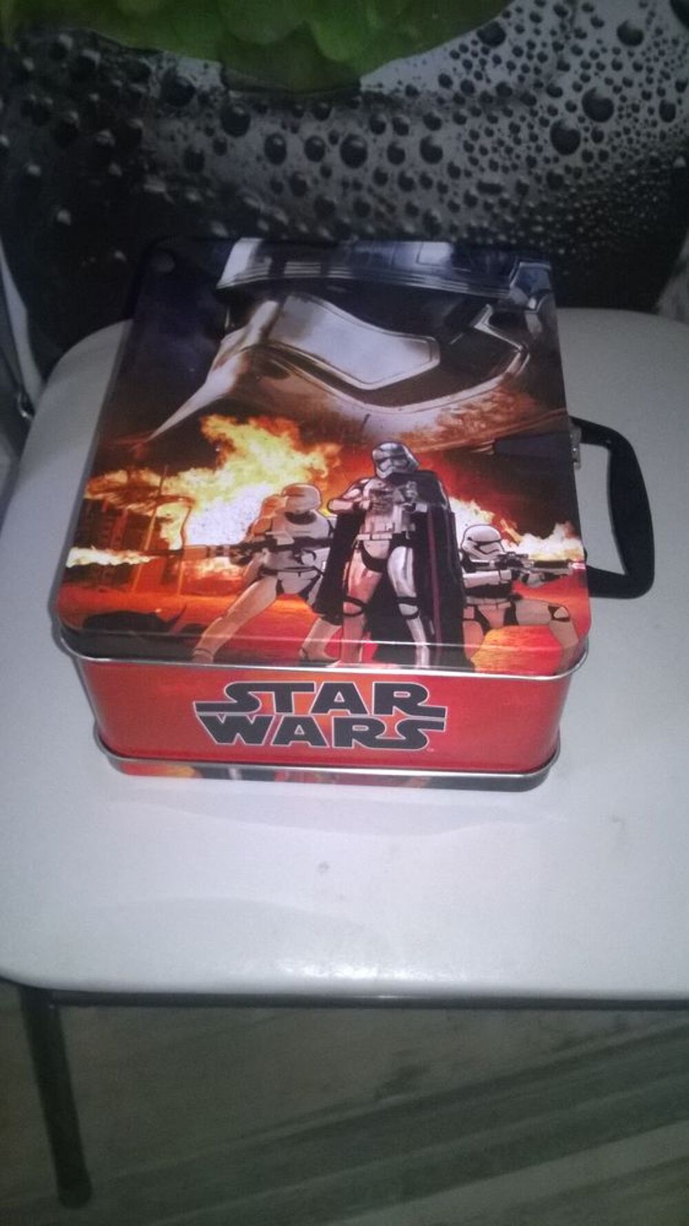 Mallette en fer Star Wars
Avec fermeture
pour gateaux,bonb 