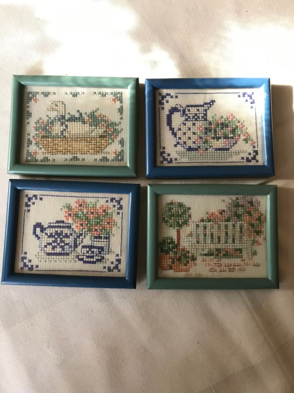 8 petits tableaux sous verre Décoration