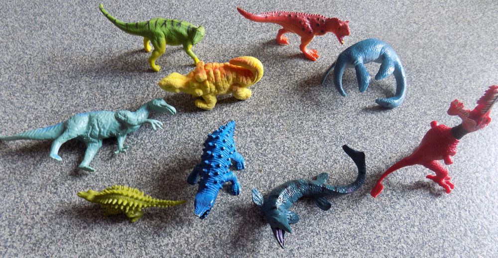 12 dinosaures Jeux / jouets