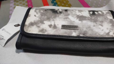 Porte-cartes et monnaie bon �tat ��l�ment 32 Verneuil-sur-Seine (78)