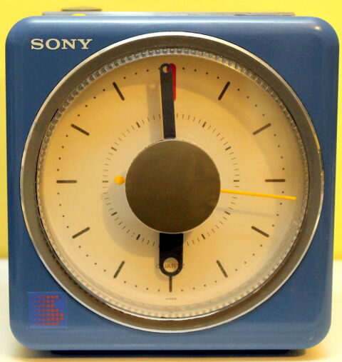 Radio-rveil Sony ICF-A15L.
1980 Japon.
design Memphis 160 Issy-les-Moulineaux (92)