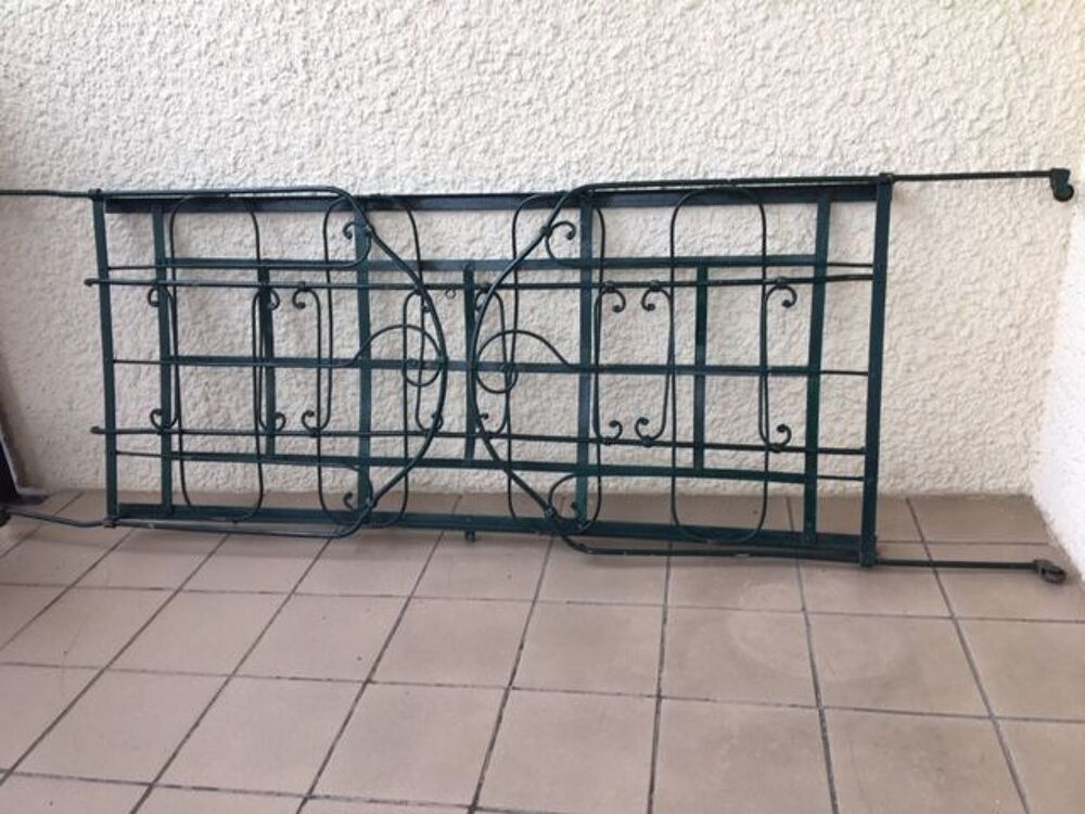 Lit d'enfant et banquette modulable sur roulettes en fer Meubles