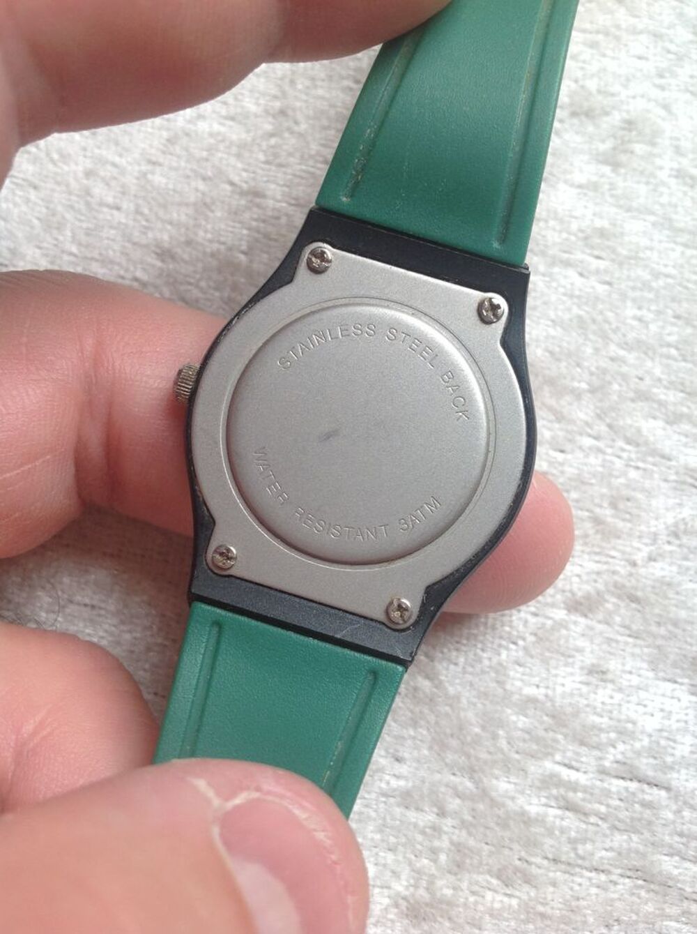 MONTRE QUARTZ DOMI WATER RESIST 3 ATM Envoi Possible
Bijoux et montres