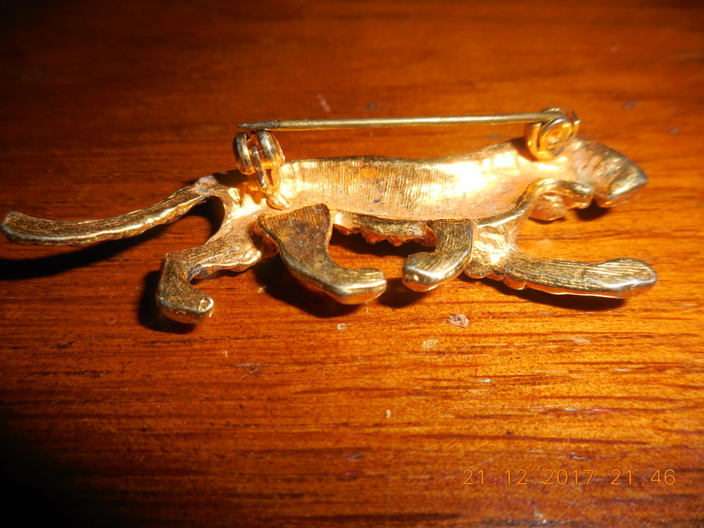 broche repr&eacute;sentant un tigre Bijoux et montres