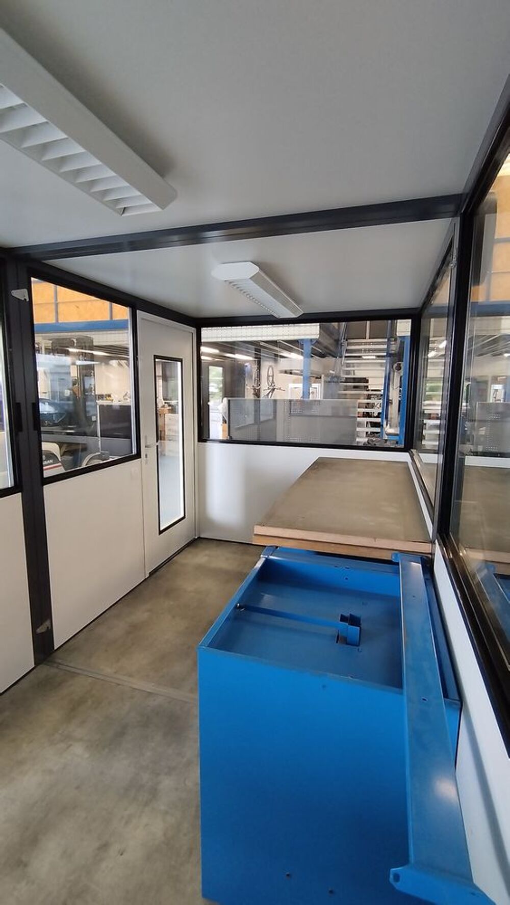 Cabine modulaire vitr&eacute;e pour bureau ou atelier Bricolage