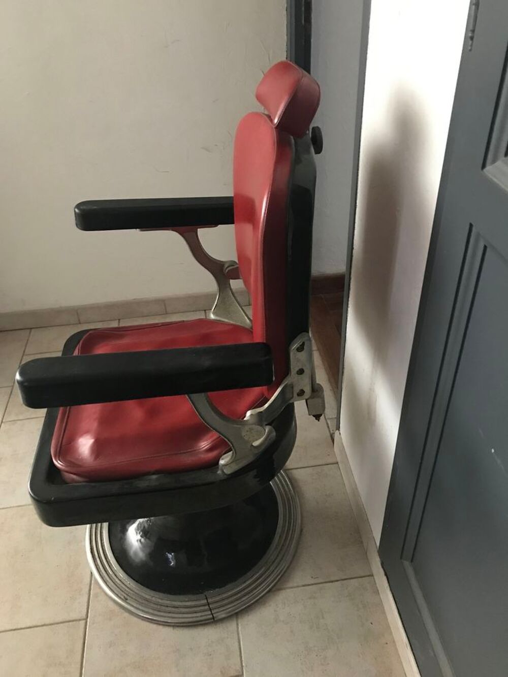Ancien fauteuil de barbier ou de coiffeur Décoration