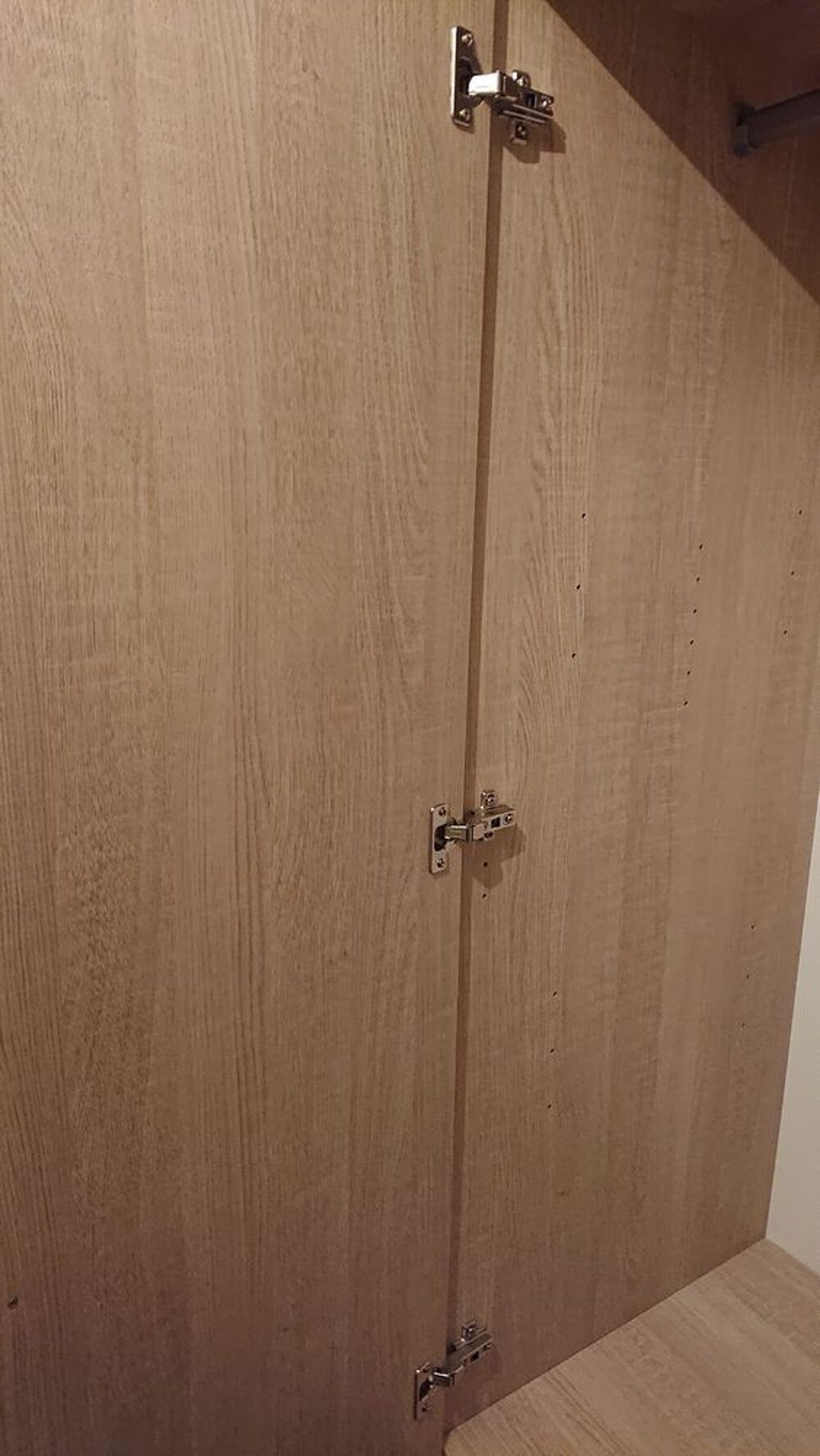 Armoire 3 portes 2 tiroirs 189euro au lieu de 290euro (But) Meubles
