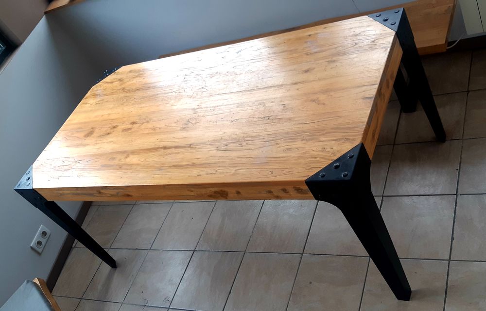 Table et bancs en bois Meubles