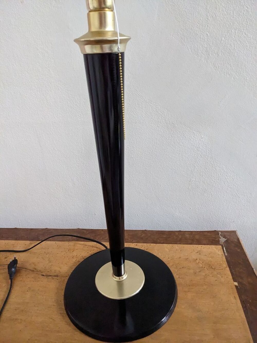 Belle lampe art d&eacute;co MAZDA laqu&eacute;e noire avec tulipe en opali Décoration