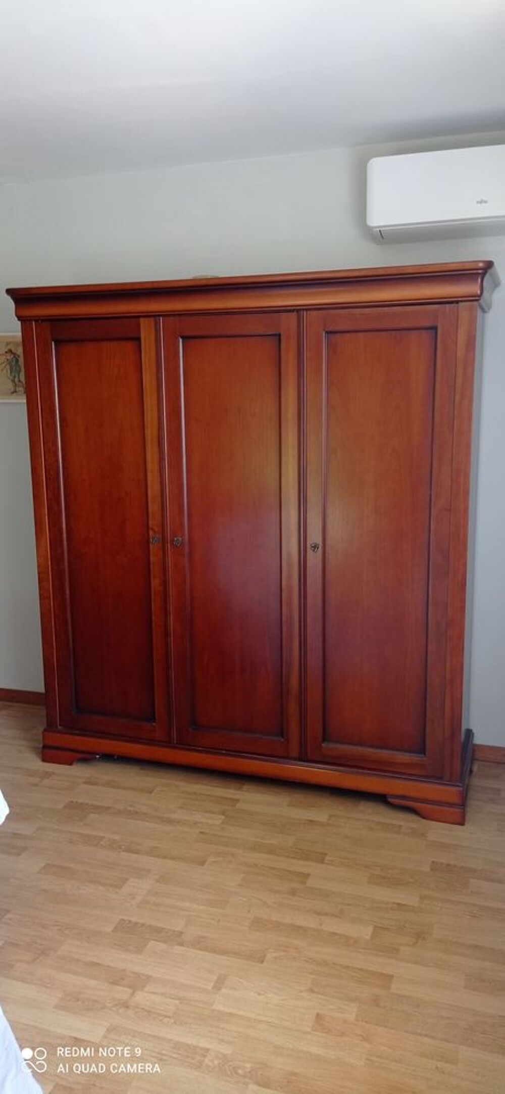  armoire 3 portes 
Meubles