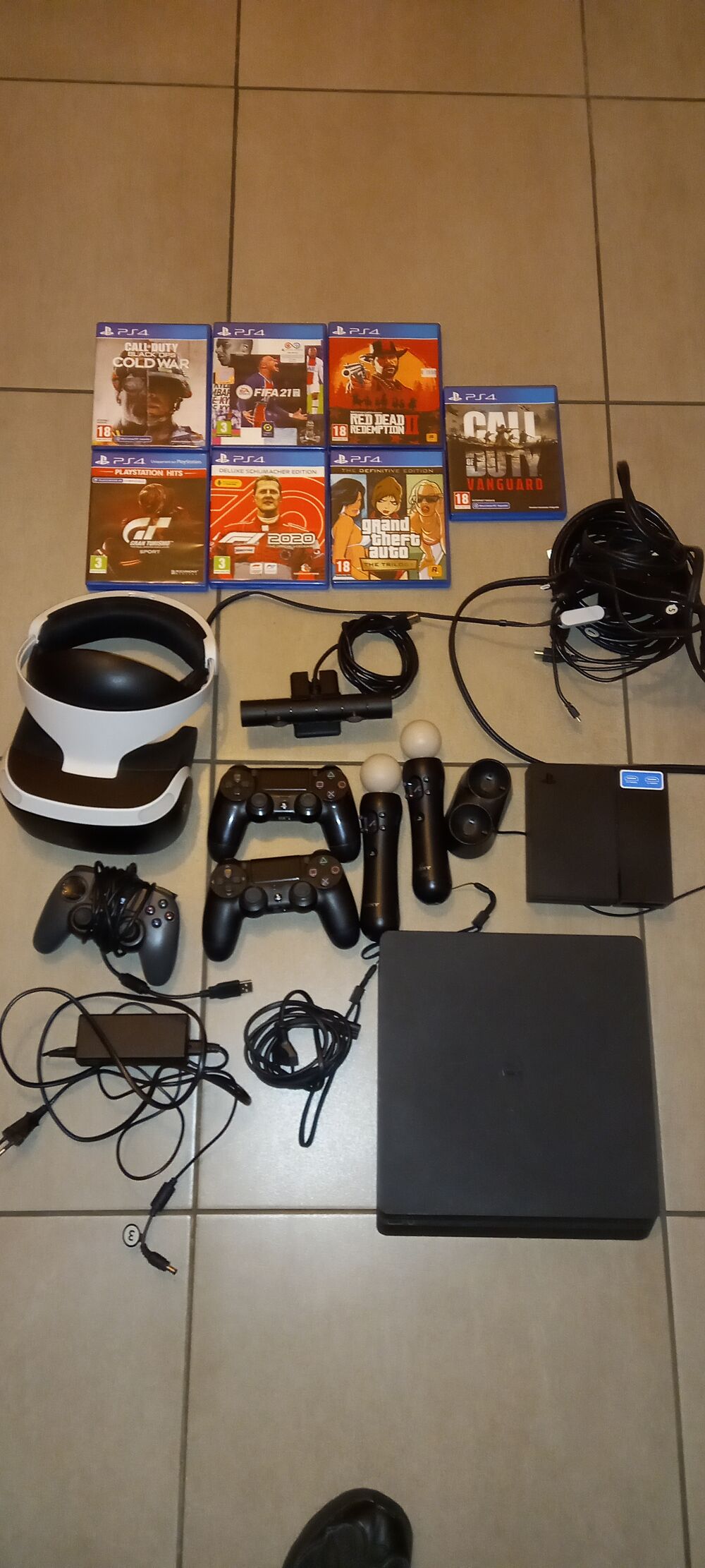 Ps4 500g + casque VR +2 ps move +3 manettes +7jeux Consoles et jeux vidéos