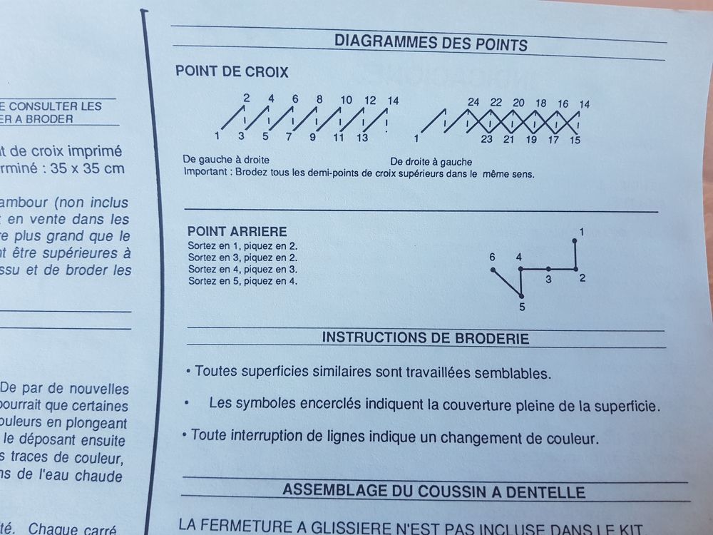 KIT A BRODER DESIGN VINTAGE " OREILLER PENSEES ET TOURBILLON D�coration