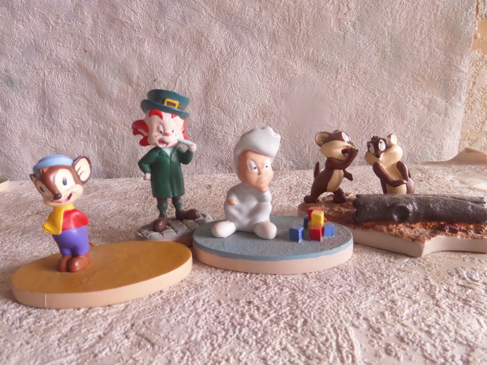 16 figurines WARNER BROS 