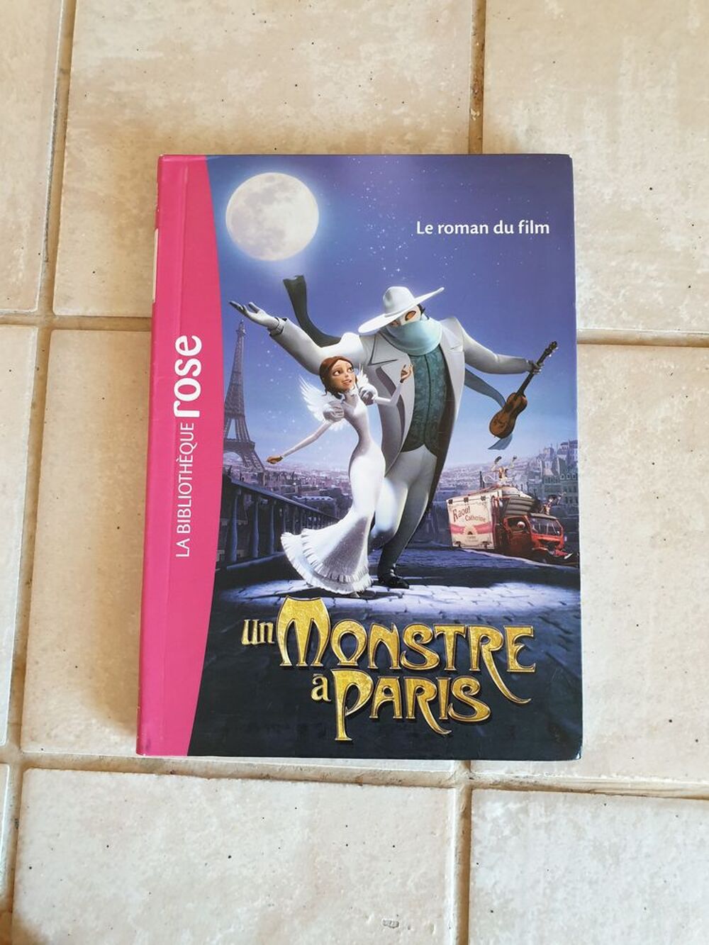 Un Monstre &agrave; Paris - Le roman du film Poche 
Livres et BD