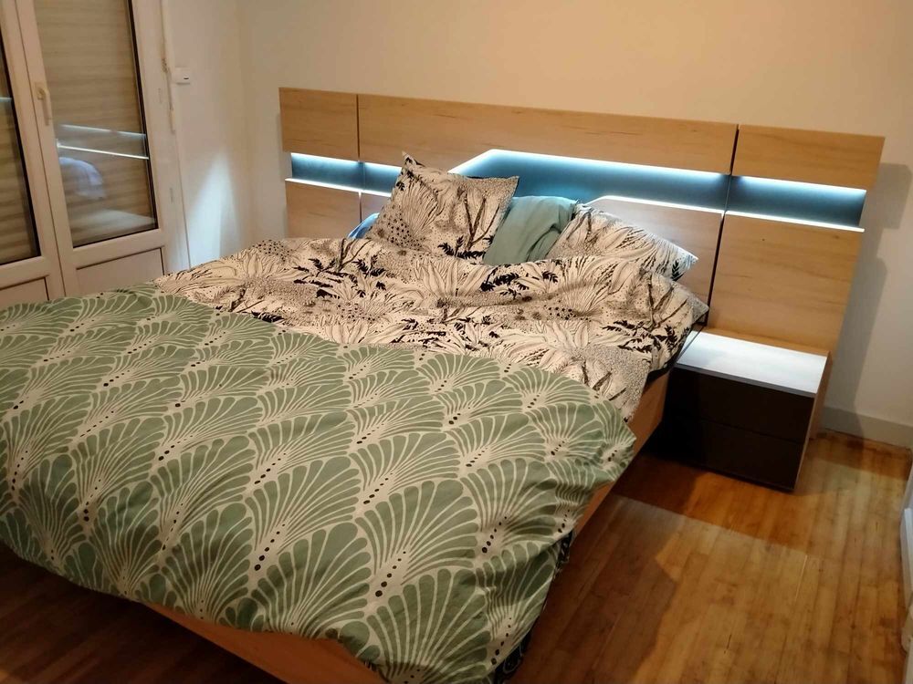 Lit 160x200 Mobilier de France avec LED + Chevets - Tr&egrave;s bon Meubles