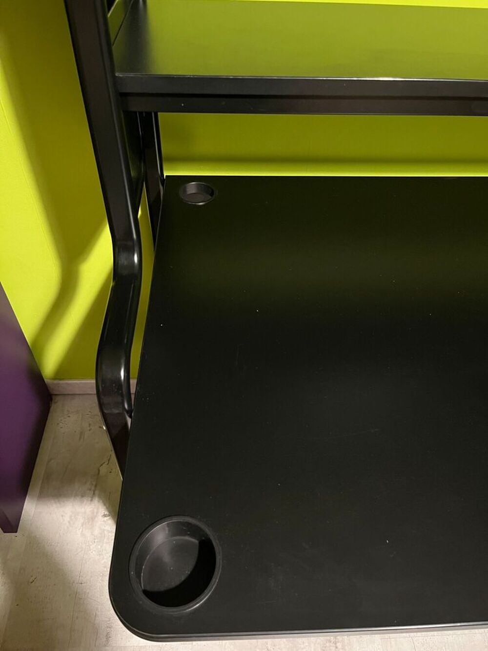 Bureau IKEA pour &eacute;tudiant ou gamer. Meubles