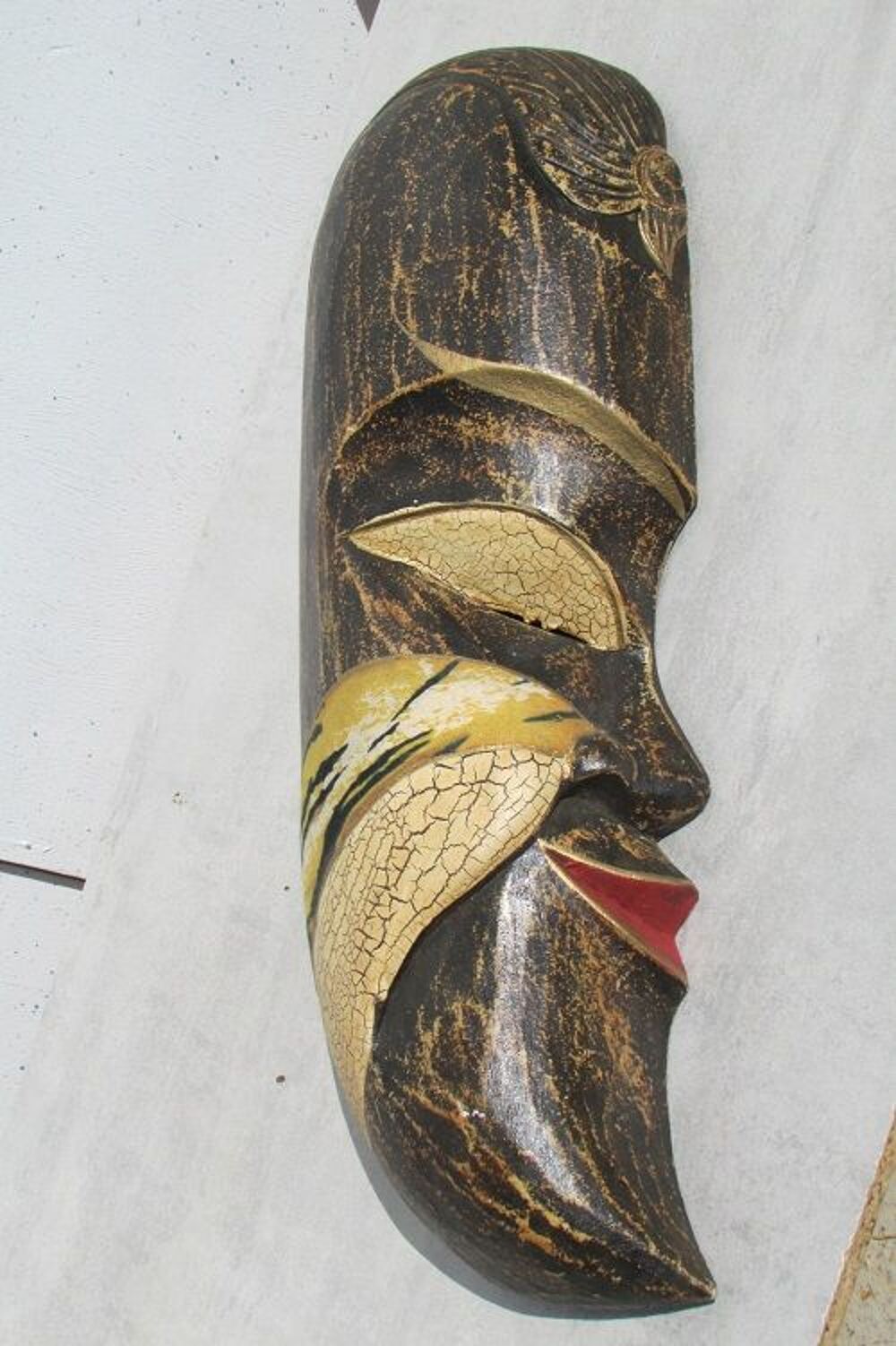 Paire de masques africains en bois, face &agrave; face Décoration