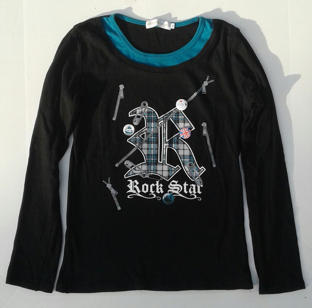 t-shirt longues manches
noir avec col bleu Vtements