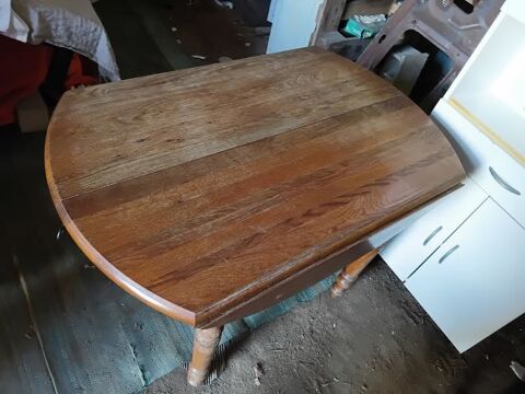 TABLE EN CHENE AVEC RALLONGE ET VOLETS 55 Saint-Jean-du-Cardonnay (76)