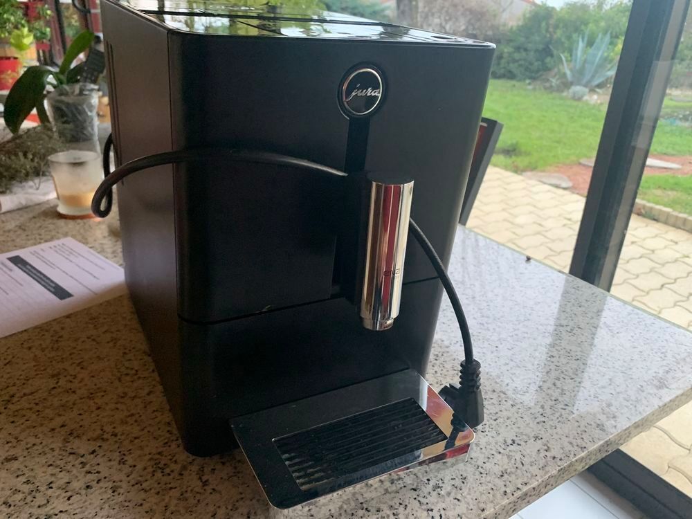 Machine &agrave; caf&eacute; avec broyeur &agrave; grains Electroménager