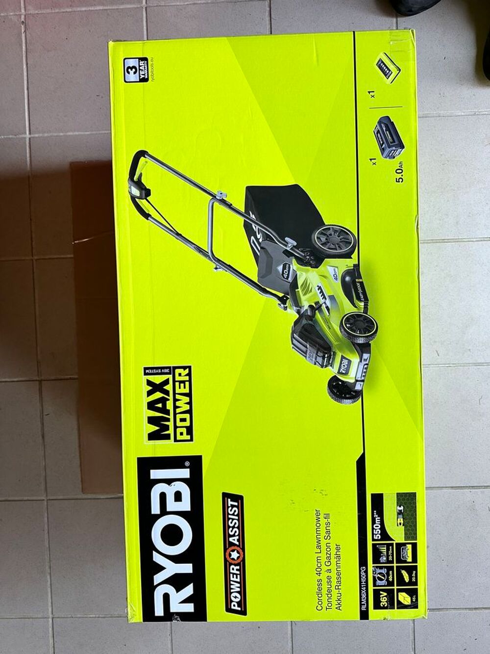 Tondeuse &agrave; batterie RYOBI. Jardin
