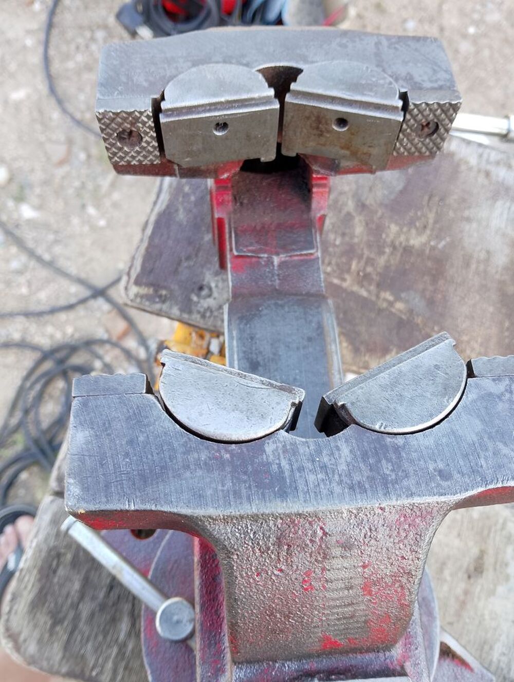 etau etabli mors pivotants Bricolage