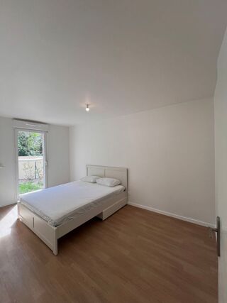  Appartement à louer 2 pièces 135 m²