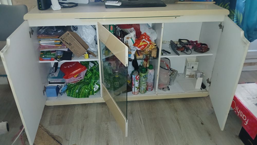 Meuble de rangement vitr&eacute; avec &eacute;clairage Meubles