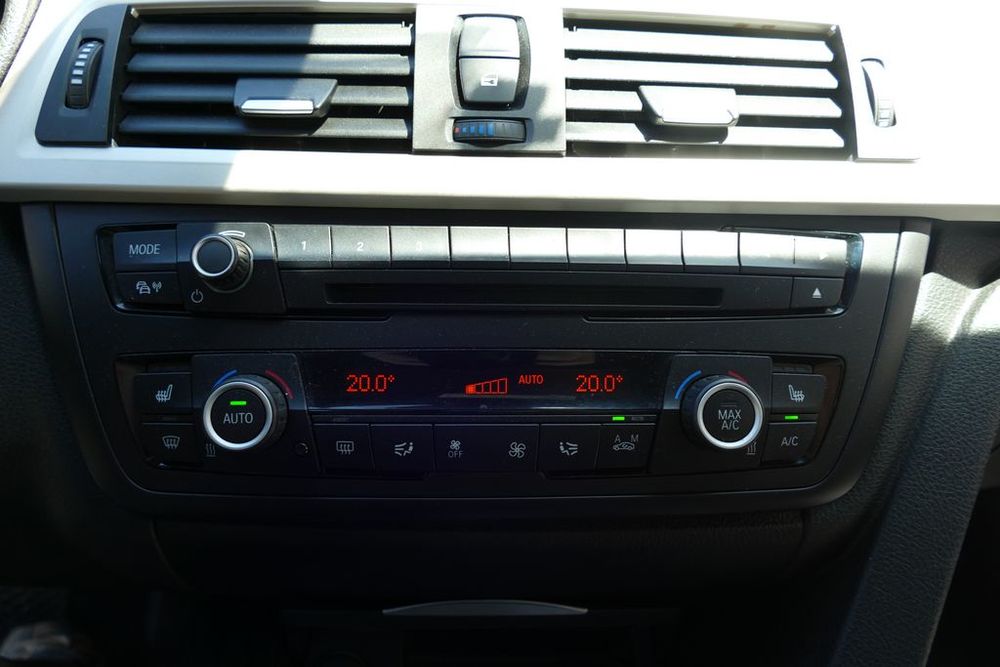 S&eacute;rie 3 320d 163 ch EfficientDynamics Edition Luxury A 2015 occasion 13600 La Ciotat