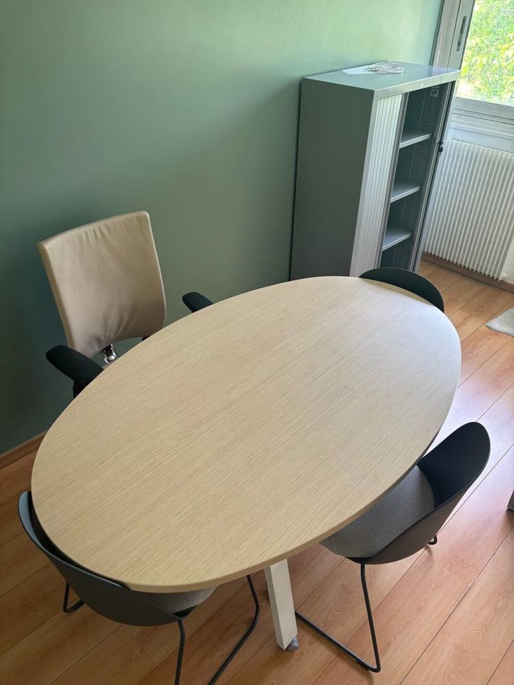 Table de r&eacute;union ovale sur roulettes ? Tr&egrave;s bon &eacute;tat ? 170 Meubles