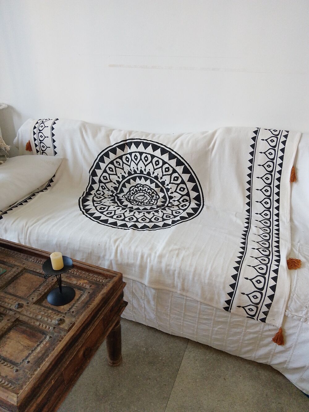 Canap&eacute; , divan, banc sedari 2metres de long Meubles