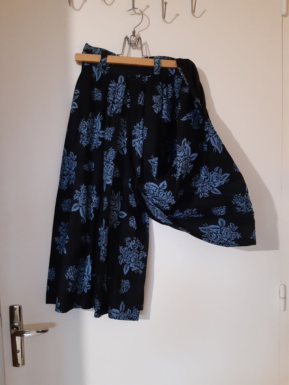 Jupe Culotte Noire + Motifs 1980. Vêtements