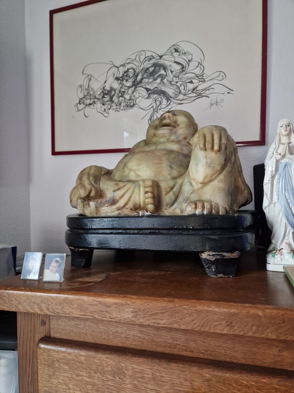 Statue Bouddha marbr&eacute;e jade sur socle Décoration