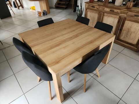 Jolie table carre bois 420 Molires (46)