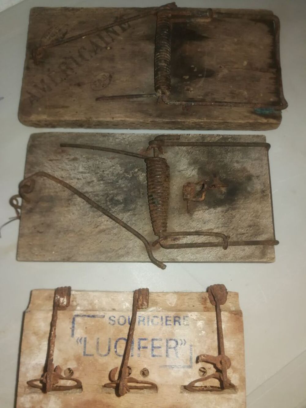 2 tapettes une sourici&egrave;re Bricolage